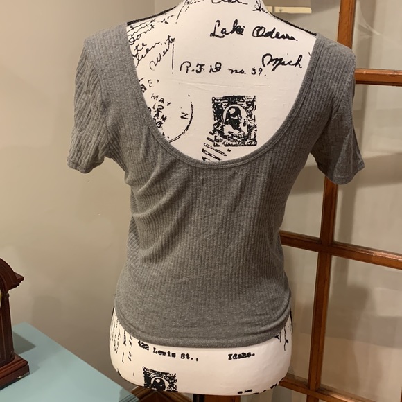 Hollister Women's Grey Scoop Neck Short Sleeve Crop Top w/ Deep Back , Size L - Picture 2 of 7